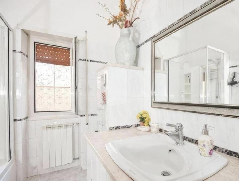 Camera Ciak 2 – Bagno condiviso